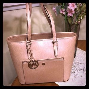 Michael kors jet setter